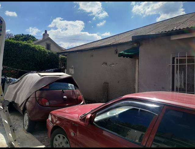 3 BEDROOM HOUSE FOR SALE IN BEZUIDENHOUT VALLEY